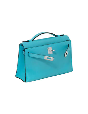 HERMÈS. A BLEU ATOLL SWIFT LEATHER KELLY POCHETTE WITH PALLADIUM HARDWARE - photo 5