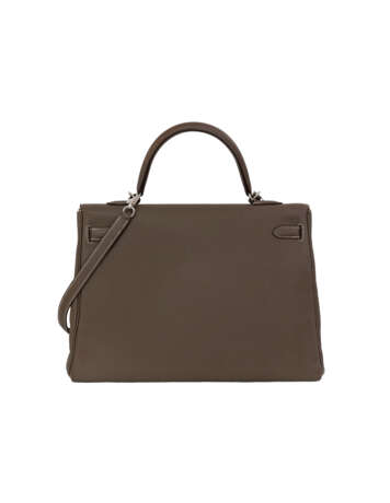 HERMÈS. AN ÉTOUPE CLÉMENCE LEATHER RETOURNÉ KELLY 35 WITH PALLADIUM HARDWARE - photo 3