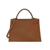 HERMÈS. A GOLD COURCHEVEL LEATHER SELLIER KELLY 32 WITH GOLD HARDWARE - photo 3
