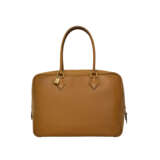 HERMÈS. A GOLD CHAMONIX LEATHER PLUME 32 WITH GOLD HARDWARE - Foto 1