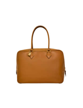 HERMÈS. A GOLD CHAMONIX LEATHER PLUME 32 WITH GOLD HARDWARE - фото 1
