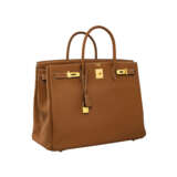 HERMÈS. A CUSTOM GOLD CLÉMENCE LEATHER BIRKIN 40 WITH BRUSHED GOLD HARDWARE - фото 2