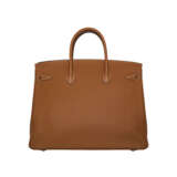 HERMÈS. A CUSTOM GOLD CLÉMENCE LEATHER BIRKIN 40 WITH BRUSHED GOLD HARDWARE - фото 3