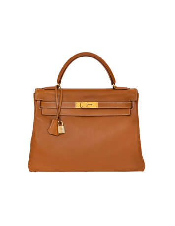 HERMÈS. A GOLD GULLIVER LEATHER RETOURNÉ KELLY 32 WITH GOLD HARDWARE - фото 1