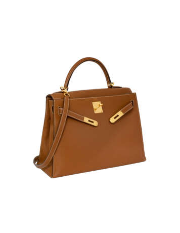 HERMÈS. A GOLD TOGO LEATHER MOU SELLIER KELLY 32 WITH GOLD HARDWARE - Foto 2