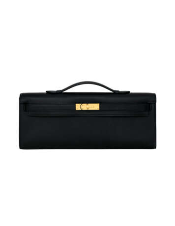 HERMÈS. A BLACK SWIFT LEATHER KELLY CUT WITH GOLD HARDWARE - фото 1