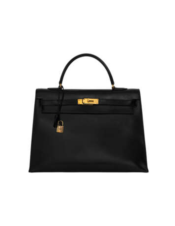 HERMÈS. A BLACK CALF BOX LEATHER SELLIER KELLY 35 WITH GOLD HARDWARE - Foto 1