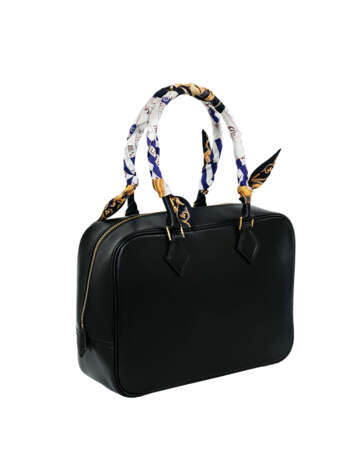 HERMÈS. A BLACK CALF BOX LEATHER PLUME 28 WITH GOLD HARDWARE - photo 2