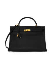 A BLACK VACHE ARDENNES LEATHER RETOURNÉ KELLY 40 WITH GOLD HARDWARE