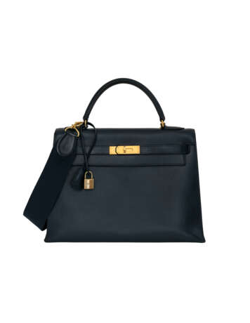 HERMÈS. A BLEU MARINE COURCHEVEL LEATHER SELLIER KELLY 32 WITH GOLD HARDWARE - Foto 1