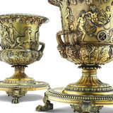 Storr, Paul. A PAIR OF GEORGE III SILVER-GILT WINE COOLERS, STANDS AND COLLARS - Foto 1