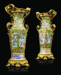 A PAIR OF NAPOLEON III ORMOLU-MOUNTED CHINESE FAMILLE ROSE VASES