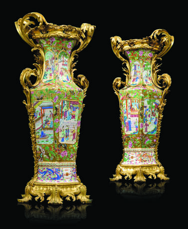 A PAIR OF NAPOLEON III ORMOLU-MOUNTED CHINESE FAMILLE ROSE VASES - photo 1