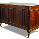 Dester, Godefroy. A LOUIS XVI ORMOLU-MOUNTED MAHOGANY COMMODE A BRISURES - photo 4
