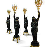 A GROUP OF FOUR FRENCH GILT AND PATINATED-SPELTER FIGURAL TORCHERES REPRESENTING THE CONTINENTS, ON STANDS - Foto 1