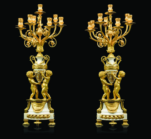 A FRENCH ORMOLU AND MARBLE THREE-PIECE CLOCK GARNITURE - Foto 4