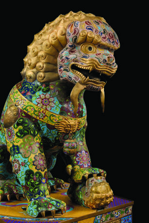 A MASSIVE PAIR OF CHINESE CLOISONNE ENAMEL BUDDHIST LIONS, ON PEDESTALS - photo 4