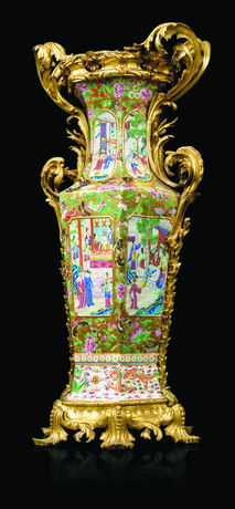 A PAIR OF NAPOLEON III ORMOLU-MOUNTED CHINESE FAMILLE ROSE VASES - photo 3