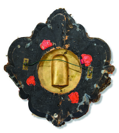 A SICILIAN GILT-COPPER, BLUE GLASS, CORAL AND MOTHER-OF-PEARL-SET RELIQUARY - фото 2