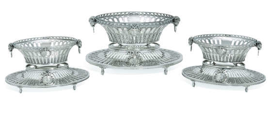 Parker & Wakelin. A SET OF THREE GEORGE III SILVER DESSERT BASKETS AND STANDS - photo 1