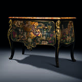 A FRENCH ORMOLU-MOUNTED LACQUER COMMODE - фото 1