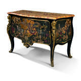 A FRENCH ORMOLU-MOUNTED LACQUER COMMODE - Foto 2