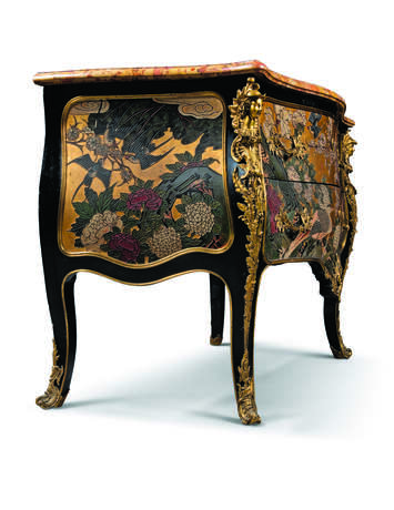 A FRENCH ORMOLU-MOUNTED LACQUER COMMODE - Foto 3