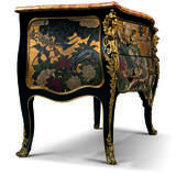 A FRENCH ORMOLU-MOUNTED LACQUER COMMODE - фото 3