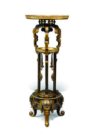 Barbedienne Foundry. A FRENCH `JAPONISM` GILT AND PATINATED-BRONZE GUERIDON - Foto 4