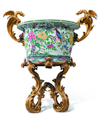 A LARGE FRENCH ORMOLU-MOUNTED CHINESE FAMILLE ROSE PORCELAIN JARDINIERE-ON-STAND - photo 1