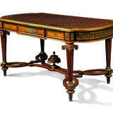 Dasson, Henry. A FRENCH ORMOLU-MOUNTED AMARANTH, MAHOGANY, SYCAMORE AND BOIS SATINE PARQUETRY CENTRE TABLE - Foto 4