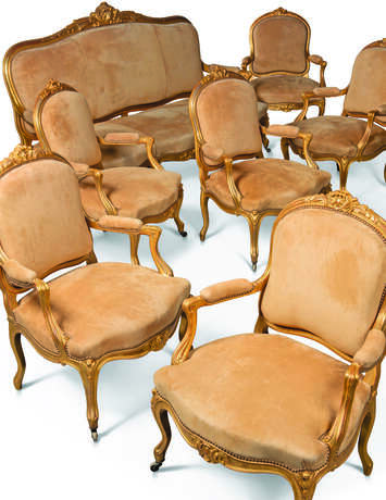 A FRENCH GILTWOOD SEVEN-PIECE SALON SUITE - фото 4