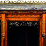 Crace, J. G.. A VICTORIAN `GOTHIC REVIVAL` LACQUERED- BRASS MOUNTED AND PARCEL-GILT SATINWOOD, AMARANTH AND MARQUETRY SIDE CABINET - Foto 4