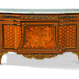 Riesener, Jean-Henri. A FRENCH ORMOLU-MOUNTED MAHOGANY AND SYCAMORE MARQUETRY AND PARQUETRY COMMODE - photo 1
