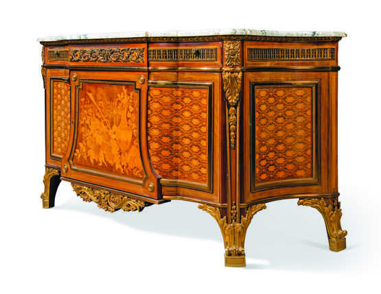 Riesener, Jean-Henri. A FRENCH ORMOLU-MOUNTED MAHOGANY AND SYCAMORE MARQUETRY AND PARQUETRY COMMODE - photo 3