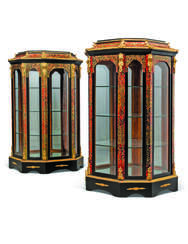 A PAIR OF NAPOLEON III ORMOLU-MOUNTED, CUT-BRASS INLAID AND RED TORTOISESHELL &#39;BOULLE&#39; VITRINE CABINETS, ON STANDS