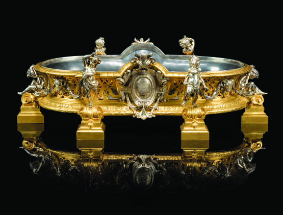 A FRENCH ORMOLU AND SILVERED-BRONZE JARDINIERE - Foto 4