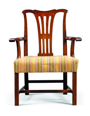 A SET OF TWELVE MAHOGANY DINING-CHAIRS - Foto 2