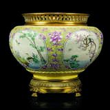 Minton Ltd Marks. A PAIR OF FRENCH `CHINOISERIE` ORMOLU-MOUNTED GLAZED EARTHENWARE JARDINEIRES - photo 2