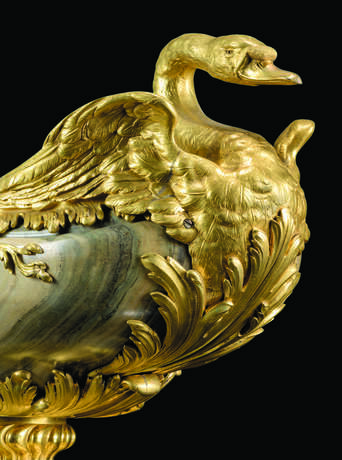 A FRENCH ORMOLU-MOUNTED GREEN-MARBLE CENTREPIECE - фото 2