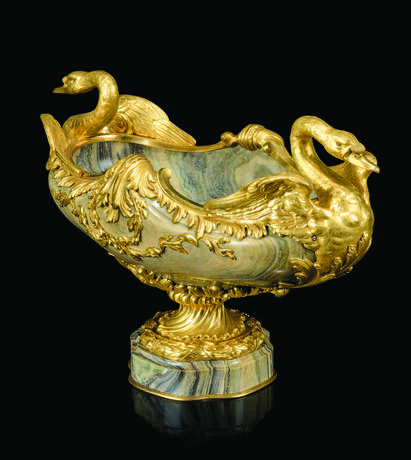 A FRENCH ORMOLU-MOUNTED GREEN-MARBLE CENTREPIECE - photo 4