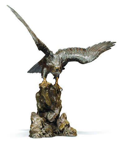 A JAPANESE GILT AND PATINATED BRONZE MODEL OF AN EAGLE - Foto 2