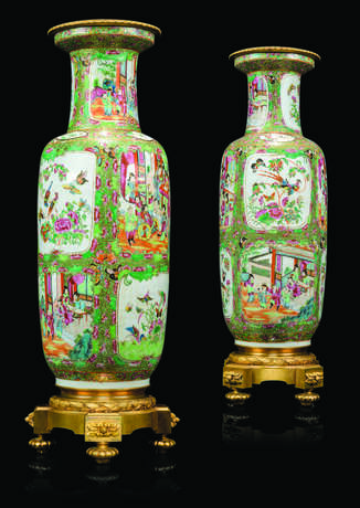 A PAIR OF FRENCH ORMOLU-MOUNTED CHINESE FAMILLE ROSE PORCELAIN VASES - Foto 2