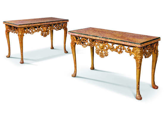 A PAIR OF NORTH ITALIAN GILTWOOD CONSOLE TABLES - Foto 1