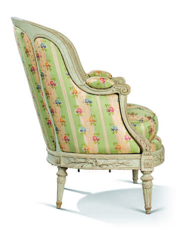 Delanois, L. A LATE LOUIS XV GREY-PAINTED BERGERE - photo 2