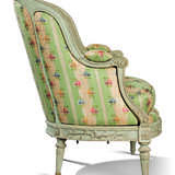 Delanois, L. A LATE LOUIS XV GREY-PAINTED BERGERE - фото 2