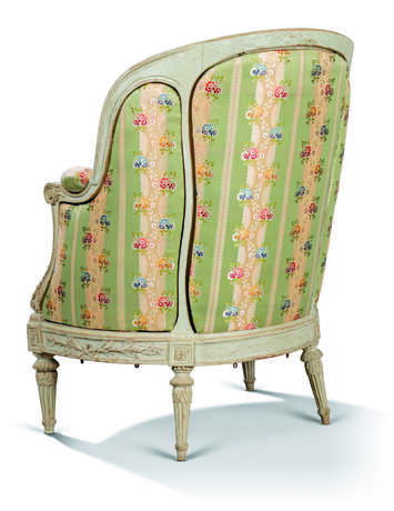 Delanois, L. A LATE LOUIS XV GREY-PAINTED BERGERE - Foto 3