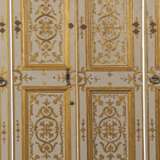A SET OF ROYAL PARCEL-GILT AND CREAM-PAINTED BOISERIE PANELS - photo 2