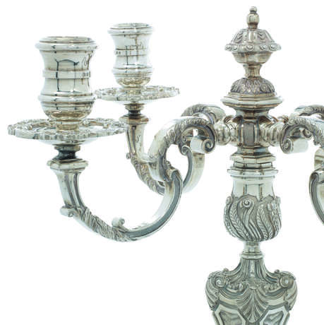 Mappin & Webb. A PAIR OF ELIZABETH II SILVER TWO-LIGHT CANDELABRA AND A MATCHING FOUR-LIGHT CANDELABRUM - photo 2