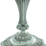 Mappin & Webb. A PAIR OF ELIZABETH II SILVER TWO-LIGHT CANDELABRA AND A MATCHING FOUR-LIGHT CANDELABRUM - Foto 3